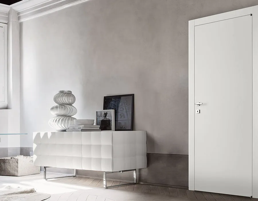 Showroom con mobile bianco di design e porta interna